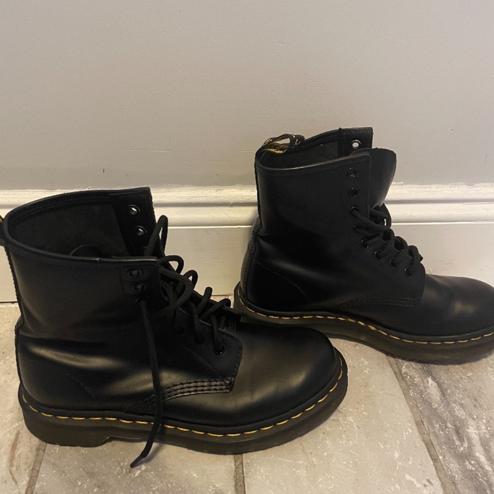 Size 7   Dr. Martens  1460 boots